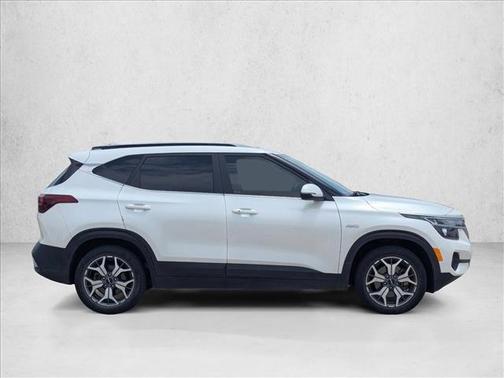 Snow White Pearl 2022 Kia Seltos EX