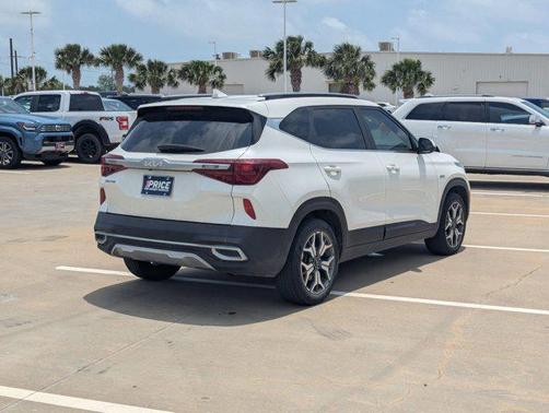 Snow White Pearl 2022 Kia Seltos EX