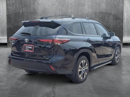 2025 Toyota Highlander Hybrid XLE