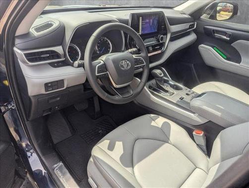 2025 Toyota Highlander Hybrid XLE