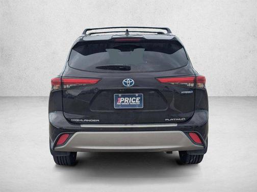 Opulent Amber 2021 Toyota Highlander Hybrid Platinum