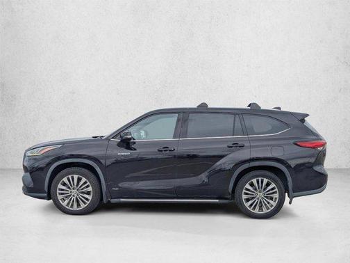Opulent Amber 2021 Toyota Highlander Hybrid Platinum