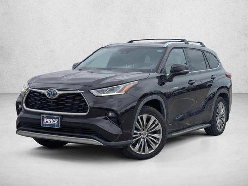 Opulent Amber 2021 Toyota Highlander Hybrid Platinum