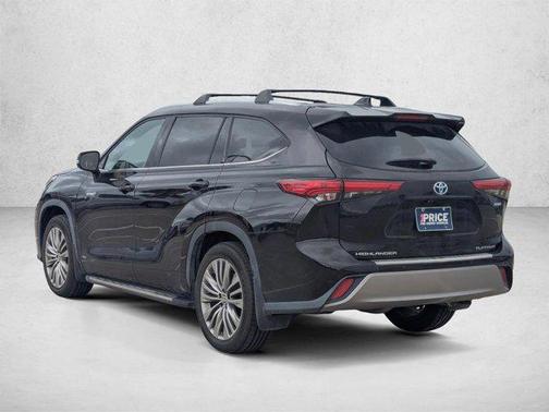 Opulent Amber 2021 Toyota Highlander Hybrid Platinum