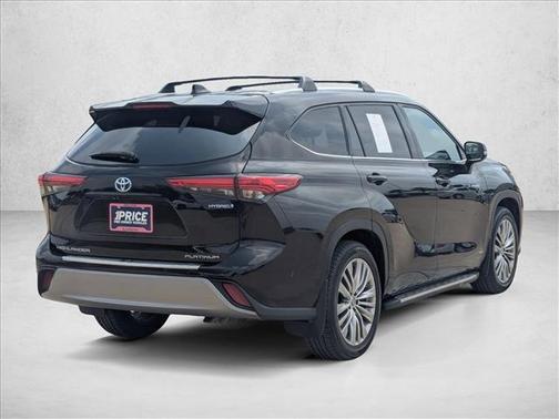 Opulent Amber 2021 Toyota Highlander Hybrid Platinum