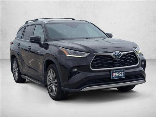 Opulent Amber 2021 Toyota Highlander Hybrid Platinum