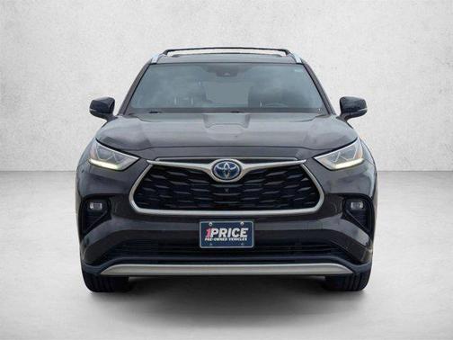 Opulent Amber 2021 Toyota Highlander Hybrid Platinum