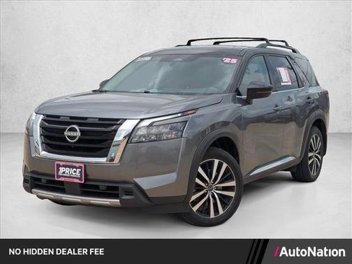 Gun Metallic/Super Black 2025 Nissan Pathfinder Platinum 4WD