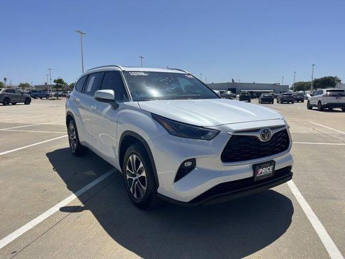 Wind Chill Pearl 2022 Toyota Highlander XLE