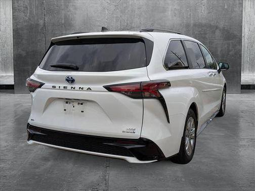 2022 Toyota Sienna XSE 7 Passenger