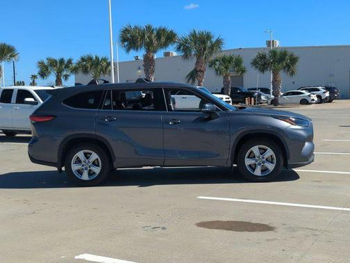 2021 Toyota Highlander LE