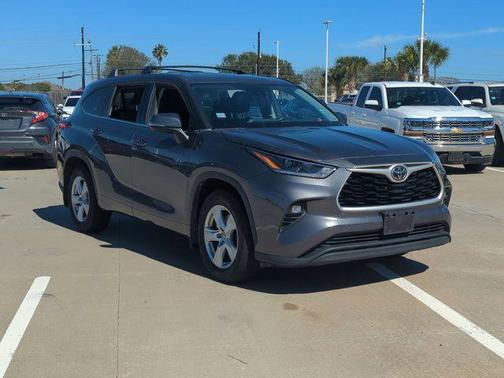 2021 Toyota Highlander LE