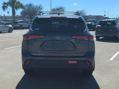 2021 Toyota Highlander LE