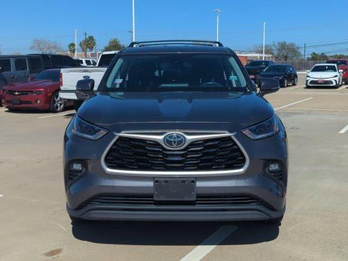 2021 Toyota Highlander LE