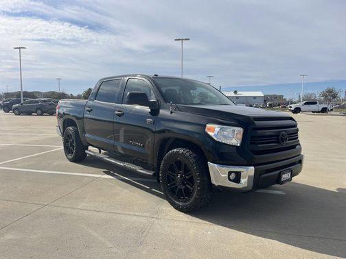 Black 2017 Toyota Tundra SR5
