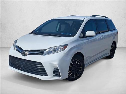 2018 Toyota Sienna LE