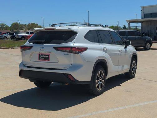 2026 Toyota Highlander Hybrid XLE