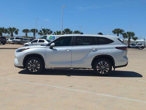 2026 Toyota Highlander Hybrid XLE