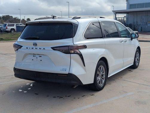 2024 Toyota Sienna XLE