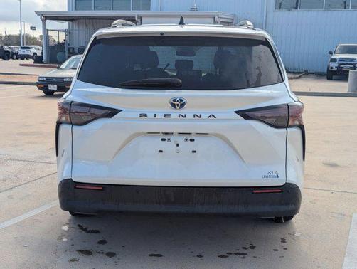 2024 Toyota Sienna XLE