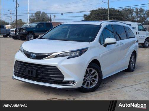 2024 Toyota Sienna XLE