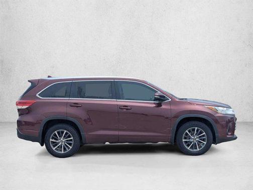 Ooh La La Rouge Mica 2017 Toyota Highlander XLE