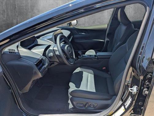 2025 Toyota Prius L