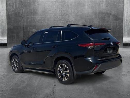 2021 Toyota Highlander Hybrid XLE