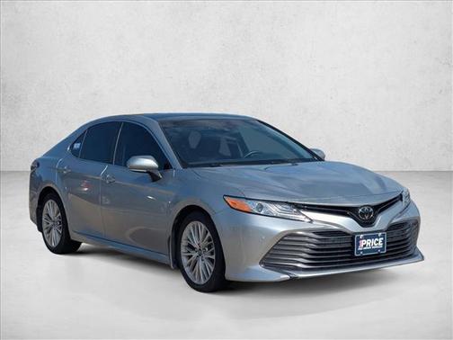 Celestial Silver Metallic 2018 Toyota Camry XLE