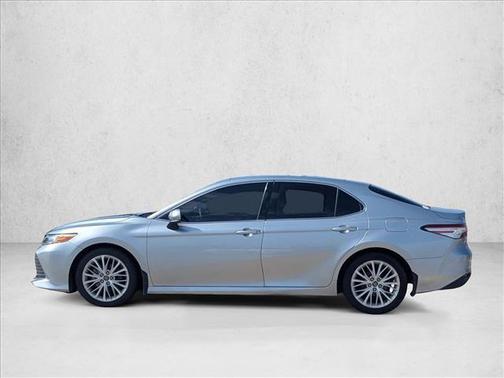 Celestial Silver Metallic 2018 Toyota Camry XLE