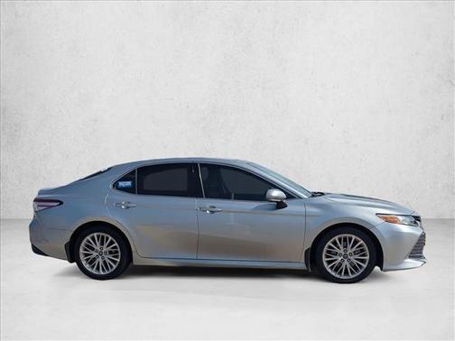 Celestial Silver Metallic 2018 Toyota Camry XLE