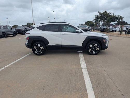 Atlas White 2024 Hyundai KONA SEL