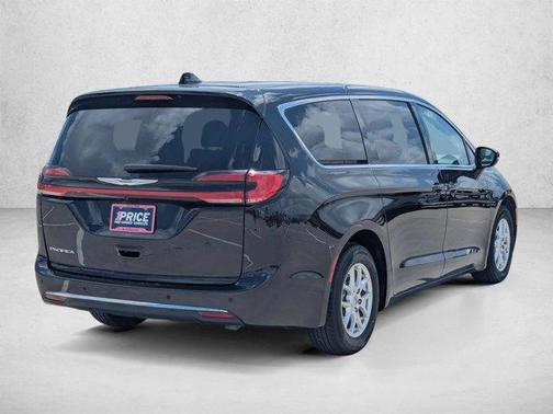 Brilliant Black Crystal Pearlcoat 2023 Chrysler Pacifica Touring L