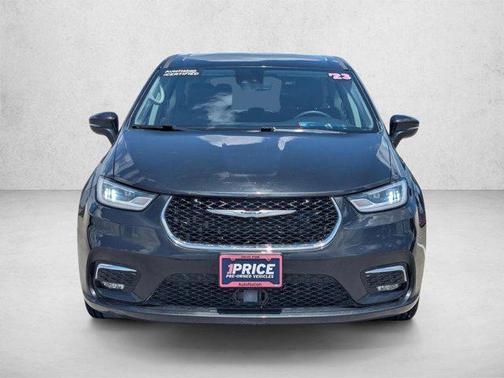 Brilliant Black Crystal Pearlcoat 2023 Chrysler Pacifica Touring L