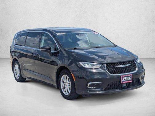 Brilliant Black Crystal Pearlcoat 2023 Chrysler Pacifica Touring L