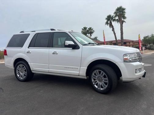 White Platinum Metallic Tri-Coat 2011 Lincoln Navigator Base