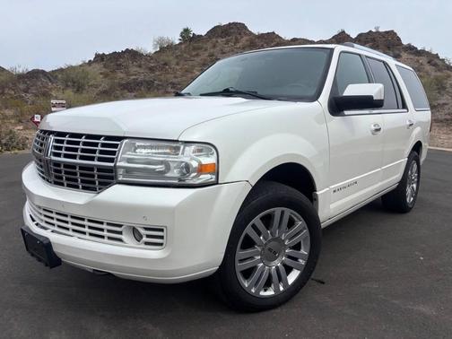 White Platinum Metallic Tri-Coat 2011 Lincoln Navigator Base