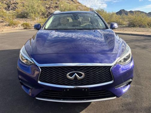 2017 INFINITI QX30 Premium