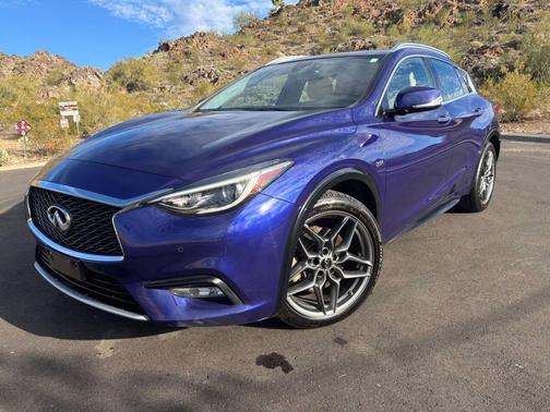 2017 INFINITI QX30 Premium