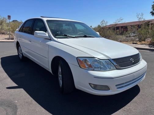 Diamond White 2002 Toyota Avalon XLS