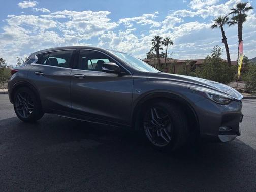 2017 INFINITI QX30 Sport