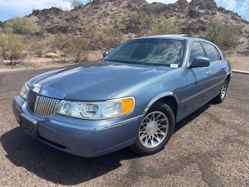 2000 Lincoln Town Car Signature