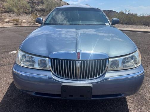 2000 Lincoln Town Car Signature