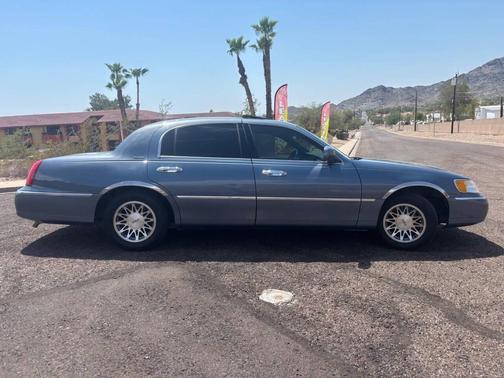 2000 Lincoln Town Car Signature