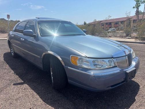 2000 Lincoln Town Car Signature