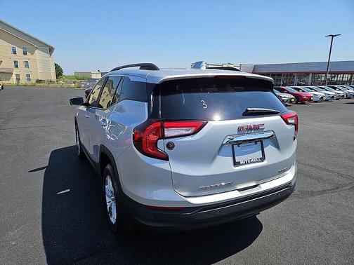 Quicksilver Metallic 2022 GMC Terrain SLE