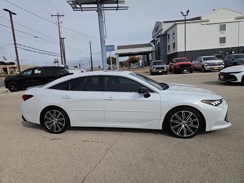 2020 Toyota Avalon XSE
