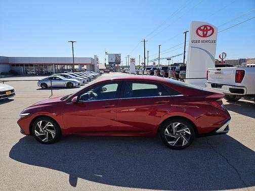 2025 Hyundai ELANTRA SEL