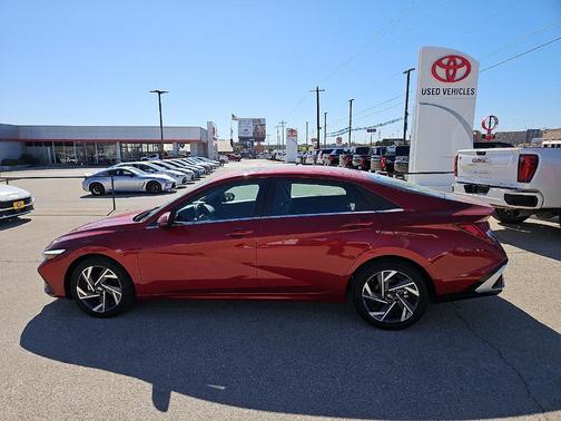 2025 Hyundai ELANTRA SEL