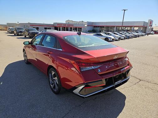 2025 Hyundai ELANTRA SEL